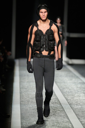 alexander-wang-x-hm-collection-runway-in-new-york-15-300x450