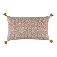 Coussin en coton rose et jaune moutade à pompons 30x50 Maisons du Monde