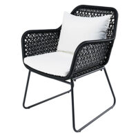 Fauteuil de jardin en résine tressée noire et coussins blancs Cuzco Maisons du Monde