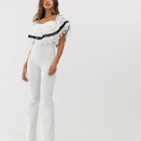 Forever U - Combinaison à encolure Bardot avec bordures en dentelle au crochet-Blanc Asos