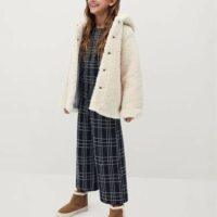 Manteau imitation mouton retourné capuche Nouvelle collection MANGO KIDS