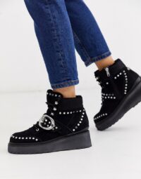 River Island - Bottes compensées cloutées en daim - Noir Asos