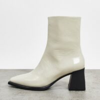 Vagabond - Hedda - Bottines en cuir à talon évasé - Blanc verni Asos