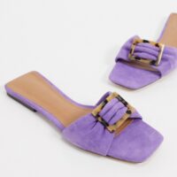 Who What Wear - Margaruite - Sandales plates à boucle en cuir - Violet Asos