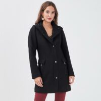 MANTEAU ÉVASÉ AVEC CAPUCHE