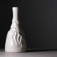 Bouteille sculptural en céramique émaillée blanche mate - Bd Barcelona Design