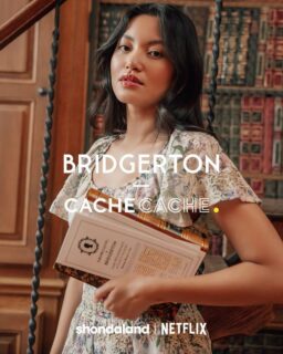 Regencycore au quotidien: matières légères, pastels frais, robes empire, blouses dentelle et perles. Toutes les pièces clés à shopper.