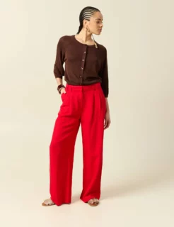 Nouvelle collection Bonobo: denim responsable, matières naturelles et couleurs feel-good. Coupes flatteuses et pièces faciles à vivre.