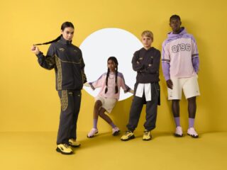 PUMA x Pokémon: sport-cool, palettes jour/nuit, sneakers iconiques et accessoires, du tee au survêt’, en tailles famille.