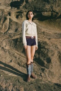 Pull&Bear x Montserrat Messeguer: western chic, coupes nettes, denim et suédine, palette sobre, pièces faciles à mixer au quotidien.