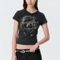 WEEKDAY - T-shirt ajusté imprimé à col en V - Noir - Imprimé science-fiction