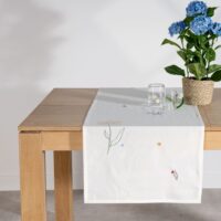 Chemin de table en coton biologique écru broderies fleurs multicolores