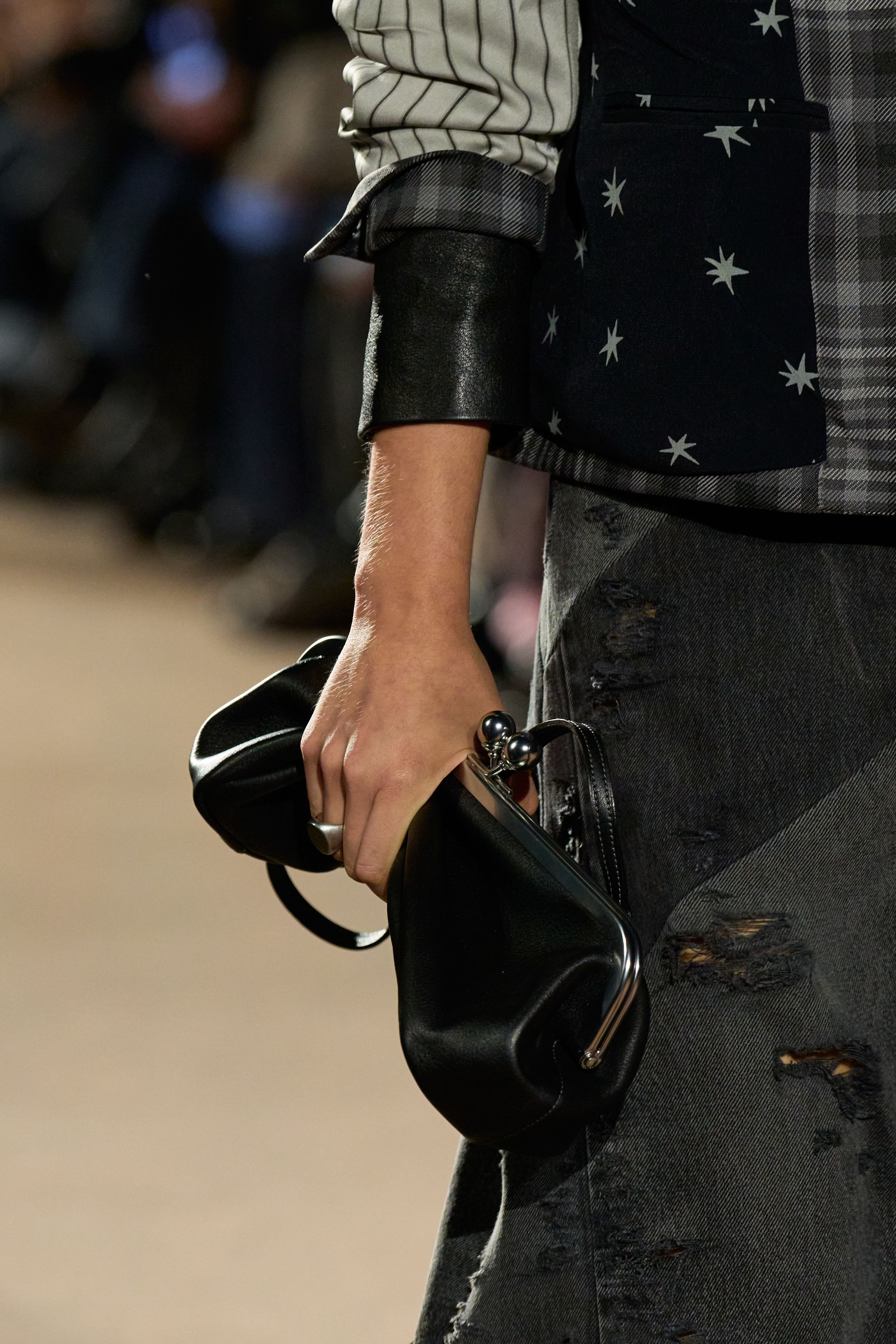 Coach AH26: l’Americana réinventée et les sacs iconiques en pleine lumière