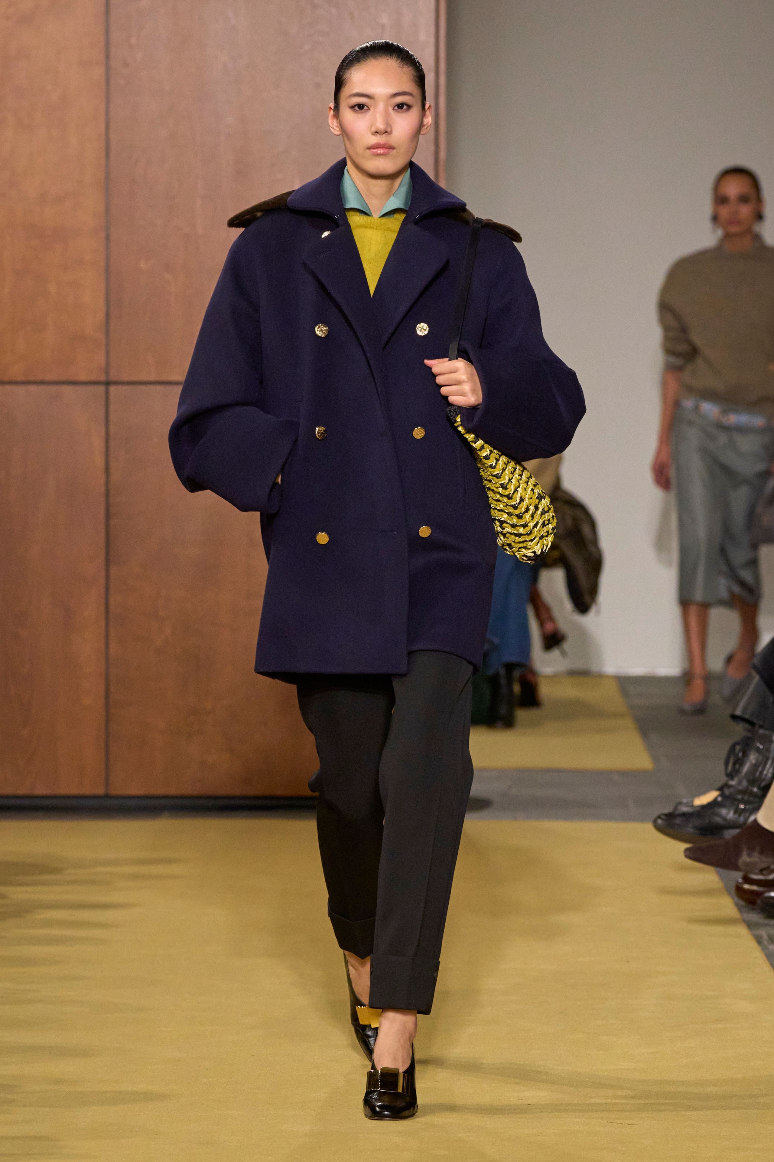 Tory Burch Automne-Hiver 2026 : codes bourgeois revisités, accessoires statement assumés